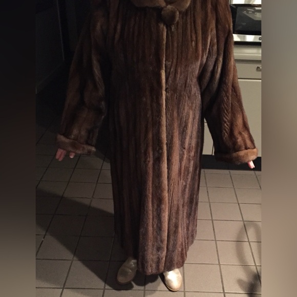 Full-length brown lined mink coat. size small, good condition! - Picture 5 of 5